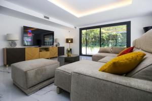 TV a/nebo společenská místnost v ubytování Ibiza Villa Planetcostadorada