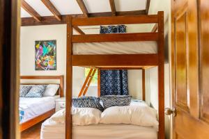 a bedroom with two bunk beds in a room at Rancho AlMar - Gaviota in Sonsonate
