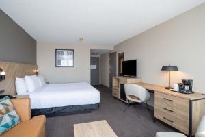 Postel nebo postele na pokoji v ubytování Sandman Hotel Montreal - Longueuil