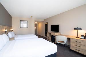 TV a/nebo společenská místnost v ubytování Sandman Hotel Montreal - Longueuil