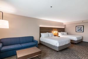 Postel nebo postele na pokoji v ubytování Holiday Inn Express & Suites Camarillo by IHG