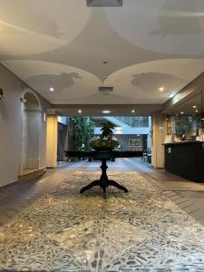 a lobby with a fish tank on a table on a rug at Casa do Adro Hotel in Ferreira do Zêzere