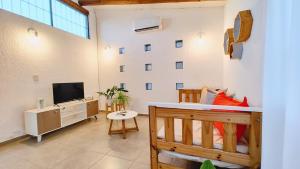 a room with a bed and a tv in a room at La Isolina Casa en Chacras de Coria in Chacras de Coria