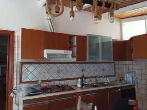 Kuchyň nebo kuchyňský kout v ubytování Villa panoramica Circeo
