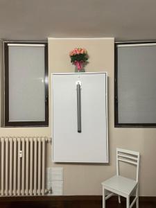 a wall with a white refrigerator with a plant on it at Tevere 20 House in Monza