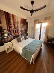 a bedroom with a large bed with a ceiling fan at Guest House Le Vagabonde in Fiumicino