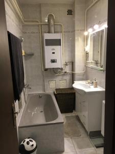 Kúpeľňa v ubytovaní Orosz Apartmanház Gyula + 32 fotografií