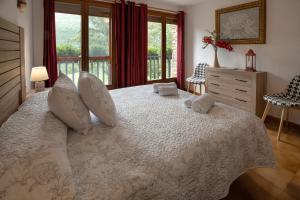 מיטה או מיטות בחדר ב-Apartament rural Lo Pamano