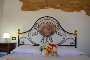 Postel nebo postele na pokoji v ubytování HOTEL Cala Buguto