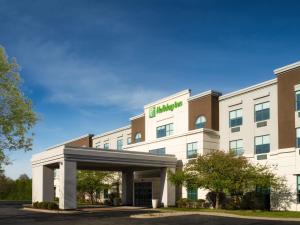 une image d'un immeuble de bureaux dans l'établissement Holiday Inn - Cincinnati - Liberty Way, an IHG Hotel, à West Chester