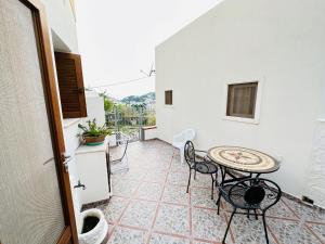 a room with a table and a table at La Donzella - Immobilevante in Ponza