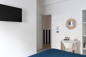 Telewizja i/lub zestaw kina domowego w obiekcie B&B Sapore di Mare nel Blu