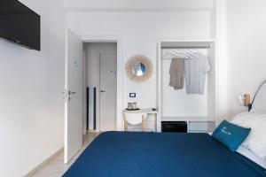 Łóżko lub łóżka w pokoju w obiekcie B&B Sapore di Mare nel Blu