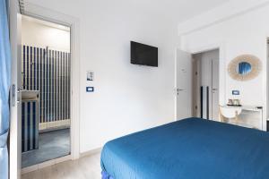 Łóżko lub łóżka w pokoju w obiekcie B&B Sapore di Mare nel Blu