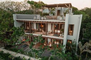 an aerial view of a house with a balcony at Makani Luxury Wanderlust in Tierra Bomba