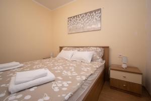 Ένα ή περισσότερα κρεβάτια σε δωμάτιο στο Apartment Povljana 6298b