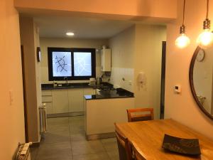 Una cocina o kitchenette en Departamento en primer piso a 900 metros de La Balcarce