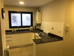 Una cocina o kitchenette en Departamento en primer piso a 900 metros de La Balcarce