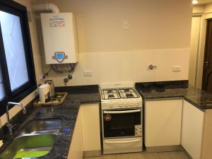 Una cocina o kitchenette en Departamento en primer piso a 900 metros de La Balcarce