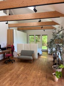an office with a desk and a chair in a room at Hororo Style in Shimo-setsuri