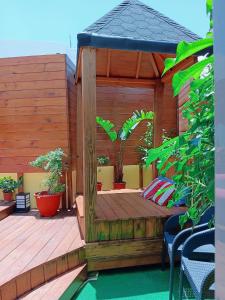 a wooden gazebo with plants on a deck at 墾丁巴里巴里 in Kenting