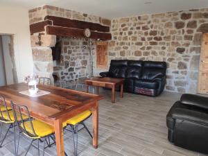 Posezení v ubytování Renovated Farmhouse Escape