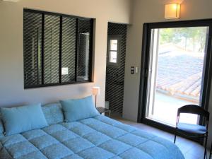 A bed or beds in a room at Welcoming holiday home in Tourtour with private pool