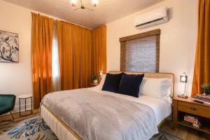 Llit o llits en una habitació de Oakdale Suites - Master Property