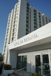 a building with a sign that reads antidepressdb de berlinaria at Apartamento moderno y centrado en Barranquilla in Barranquilla