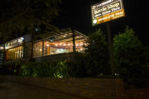 a coffee shop with a sign in front of it at night at Hornsby Inn in Hornsby