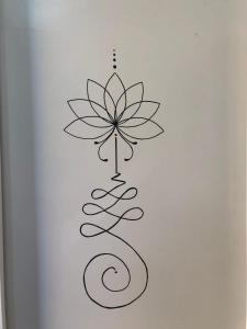 a drawing of a flower with the word love at Maga hospedagem in Penha