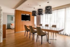 Μια τηλεόραση ή/και κέντρο ψυχαγωγίας στο Zurich Marriott Hotel