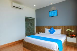 Postel nebo postele na pokoji v ubytování Havana Con Dao Hotel