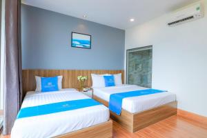 Postel nebo postele na pokoji v ubytování Havana Con Dao Hotel