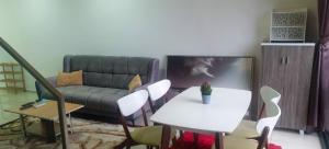 Zona d'estar a MLH Designer Duplex Suite @ EkoCheras