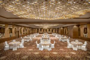 Restaurace v ubytování Radisson Resort & Spa Kandla