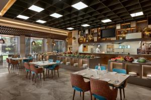 Restaurace v ubytování Radisson Resort & Spa Kandla