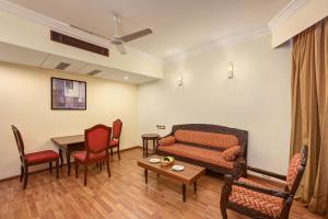 Posezení v ubytování The Cama - A Sabarmati Riverfront Hotel