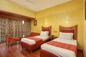 Postel nebo postele na pokoji v ubytování The Cama - A Sabarmati Riverfront Hotel