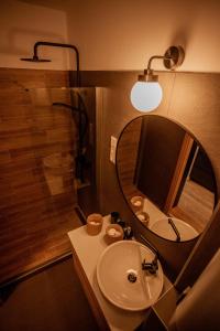 a bathroom with a sink and a mirror at Sétány Kuckó Apartman in Csopak