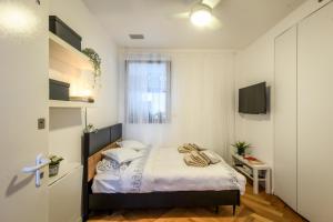 a small bedroom with a bed and a window at Stunning Modern Studio in Netanya minutes from the beach by Sea N' Rent in Netanya