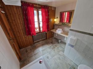 Koupelna v ubytování Hotel Schlosswirt
