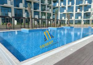 Bazén v ubytování 2 Bed in Azzizi Farhad with Burj Khalifa view by Desert City Stays nebo v jeho okolí