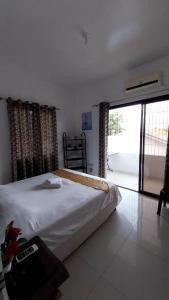 Giường trong phòng chung tại Panglao Budget Staycation & Guesthouse For Family ,Groups, and Friends +42 ảnh