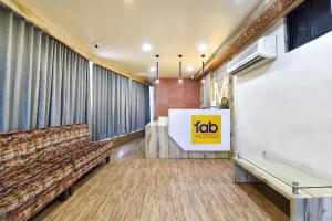 TV a/nebo společenská místnost v ubytování FabHotel Max Inn