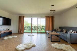 a living room with a couch and a table at Łosiowe Wzgórze in Leśnica