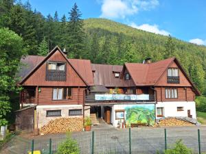 Γενική θέα στο βουνό ή θέα στο βουνό από  αυτό το καταφύγιο