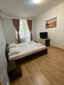 Ένα ή περισσότερα κρεβάτια σε δωμάτιο στο Luxury First Line apartment with pool and sea view in complex Oazis +54 φωτογραφίες