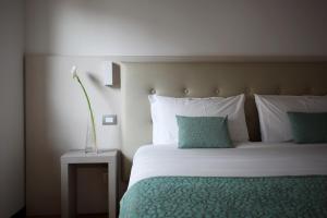 Postel nebo postele na pokoji v ubytování Hotel Ponti