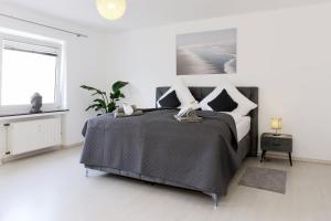 Postel nebo postele na pokoji v ubytování Luxus über 2 Etagen mit Balkon in Elberfeld